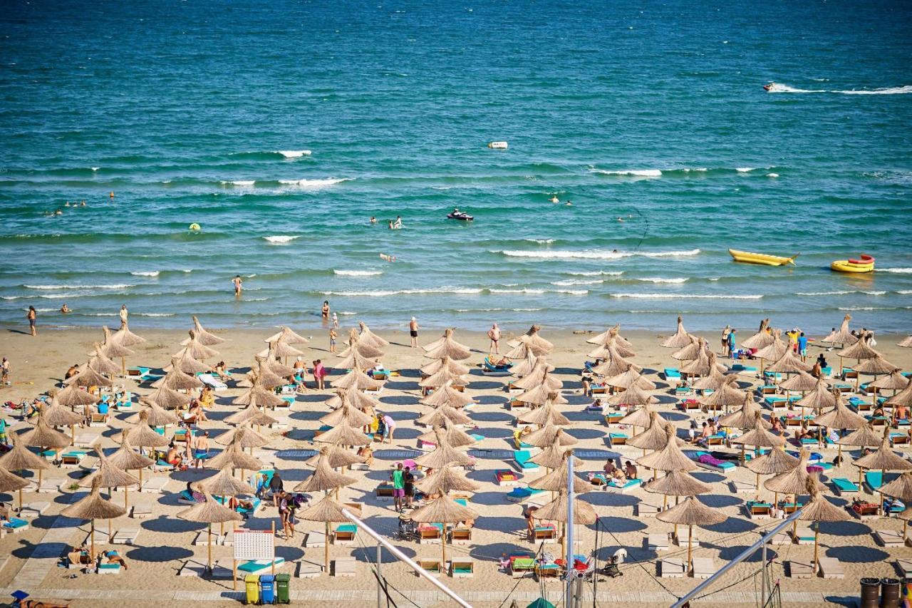 Blue Bamboo Pools And Parking * Mamaia